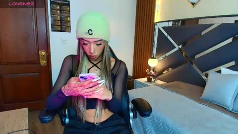 Snapshot of kittie_vixen chatting on 04.25.26 Kittie Vixen online show from 04.25.26