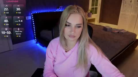 Snapshot of kittiliza chatting on 10.31.25 kittiliza online show from 10.31.25