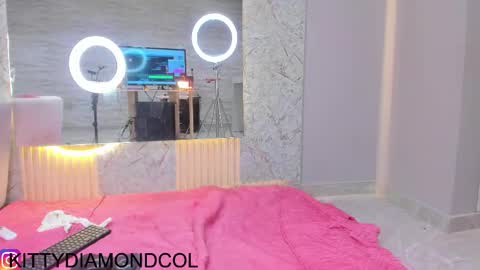 Snapshot of kitty__diamond_ chatting on 10.04.25 kitty__diamond_ online show from 10.04.25