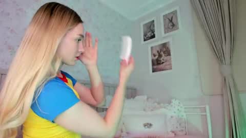 Snapshot of kitty__sophie chatting on 05.28.26 sophie online show from 05.28.26
