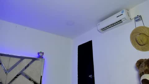 kitty_and_masterboyy online show from 04.19.26