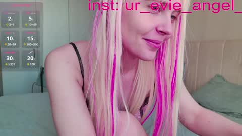 Evelyn online show from 03.30.26