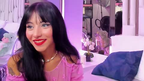 Snapshot of kitty_eliffe chatting on 02.08.25 kitty online show from 02.08.25
