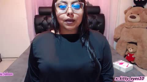 Snapshot of kitty_eyes chatting on 11.13.25 kitty online show from 11.13.25