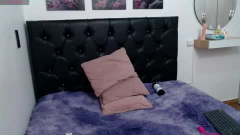 Snapshot of kitty_f00x chatting on 04.19.26 kitty_f00x online show from 04.19.26