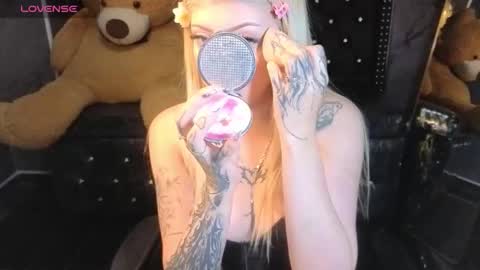 kitty_fox_b online show from 01.13.26