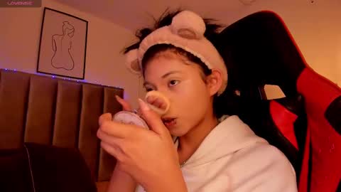 Camila online show from 02.11.25