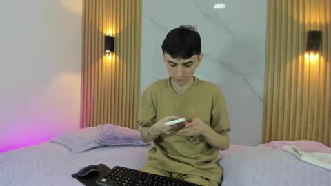 Snapshot of kitty_gill chatting on 12.16.24 kitty_gill online show from 12.16.24