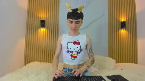 Snapshot of kitty_gill chatting on 12.21.24 kitty_gill online show from 12.21.24
