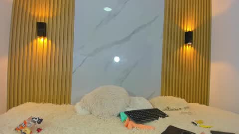 Snapshot of kitty_gill chatting on 12.21.24 kitty_gill online show from 12.21.24