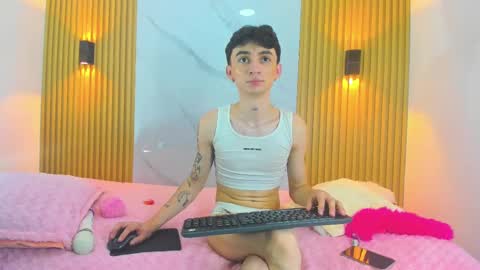 Snapshot of kitty_gill chatting on 12.27.24 kitty_gill online show from 12.27.24