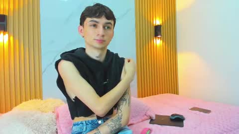 Snapshot of kitty_gill chatting on 12.28.24 kitty_gill online show from 12.28.24