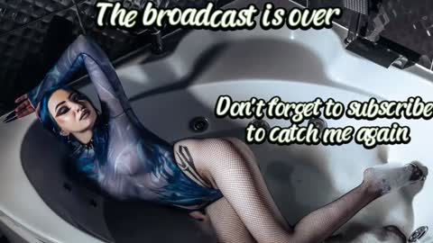 Snapshot of kitty_goth chatting on 12.07.24 Hey Im Ellie if you like me and like my show give me a thumbs up hehe online show from 12.07.24