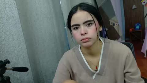 Snapshot of kitty_rousse01 chatting on 06.18.26 online show from 06.18.26