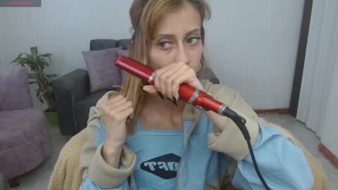Snapshot of kitty_seducction chatting on 05.31.26 Aleja online show from 05.31.26