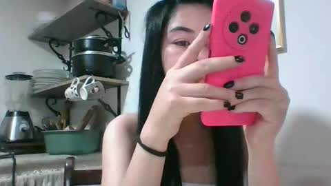 Snapshot of kitty_small69 chatting on 12.22.25 kitty_small69 online show from 12.22.25