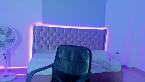 Snapshot of kitty_violet11 chatting on 04.29.26 kitty_violet11 online show from 04.29.26