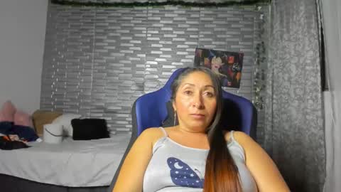 Snapshot of kitty_violet_ chatting on 04.21.26 violet online show from 04.21.26