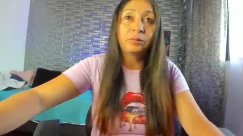 Snapshot of kitty_violet_ chatting on 05.10.26 violet online show from 05.10.26