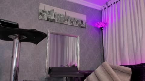 Snapshot of kitty_wichis chatting on 12.13.24 Kendall Saray online show from 12.13.24