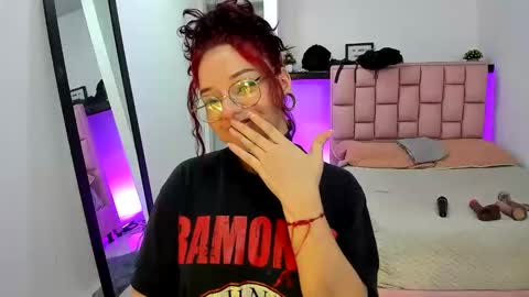 Snapshot of kittycute_cg chatting on 01.10.25 Jenn online show from 01.10.25