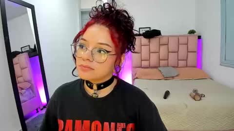 Snapshot of kittycute_cg chatting on 01.11.25 Jenn online show from 01.11.25