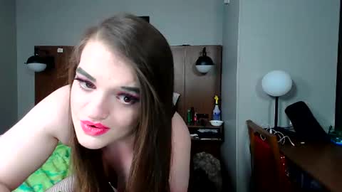 Snapshot of kittykat_1999 chatting on 02.01.25 kittykat 1999 online show from 02.01.25