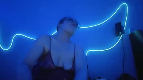 Snapshot of kittykat_1999 chatting on 09.24.25 kittykat 1999 online show from 09.24.25