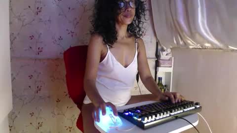 Snapshot of kittykatss chatting on 12.19.25 Viktoria online show from 12.19.25