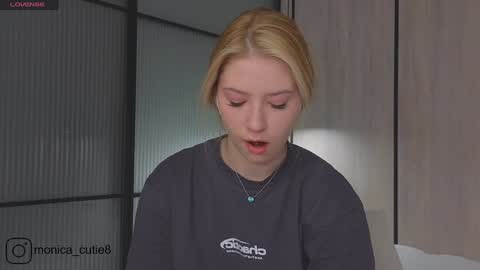 Monika online show from 03.11.25