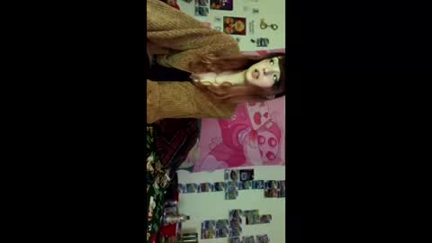 Snapshot of kittyme0ws chatting on 12.16.25 kitty online show from 12.16.25