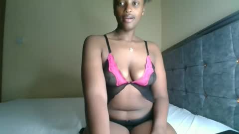 Snapshot of kittypettite chatting on 09.23.25 Kittypettite online show from 09.23.25