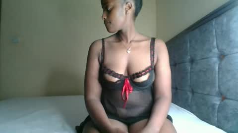 Snapshot of kittypettite chatting on 10.01.25 Kittypettite online show from 10.01.25