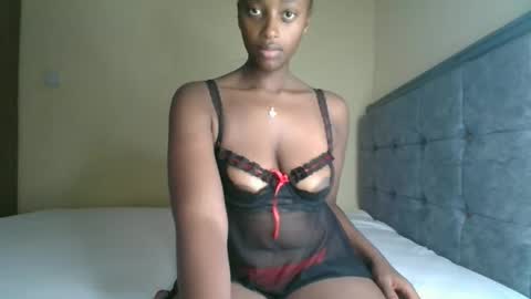 Snapshot of kittypettite chatting on 11.22.25 Kittypettite online show from 11.22.25