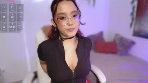Snapshot of kittysophie_ chatting on 06.12.26 Sophie online show from 06.12.26