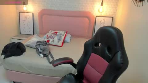  K I T T  Y  online show from 12.05.25