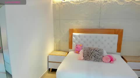  K I T T  Y  online show from 03.31.26