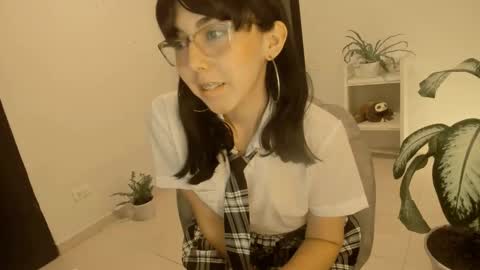 Snapshot of kiwi____ chatting on 01.09.25 Little piece of fruit online show from 01.09.25