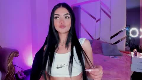 Snapshot of kiwi_lov23 chatting on 10.28.25 Kiwi online show from 10.28.25