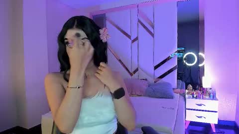 Snapshot of kiwi_lov23 chatting on 11.28.25 Kiwi online show from 11.28.25