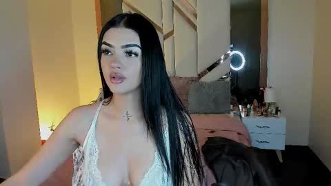 Snapshot of kiwi_lov23 chatting on 12.04.25 Kiwi online show from 12.04.25