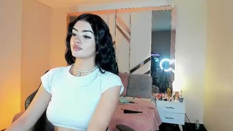 Snapshot of kiwi_lov23 chatting on 12.17.25 Kiwi online show from 12.17.25