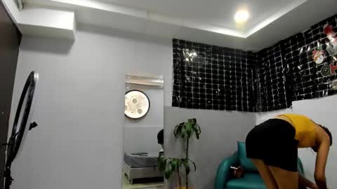 Snapshot of klariz09 chatting on 12.15.25 klariz09 online show from 12.15.25