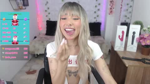 Snapshot of kloeking_ chatting on 12.22.24 kloe online show from 12.22.24