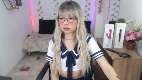 Snapshot of kloeking_ chatting on 12.24.24 kloe online show from 12.24.24