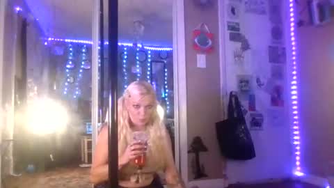 Snapshot of kloiecarter1 chatting on 06.14.26 Kloie Kitty online show from 06.14.26