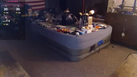 Snapshot of kneesdown321 chatting on 01.28.25 kneesdown321 online show from 01.28.25