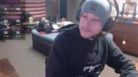 Snapshot of kneesdown321 chatting on 01.31.25 kneesdown321 online show from 01.31.25