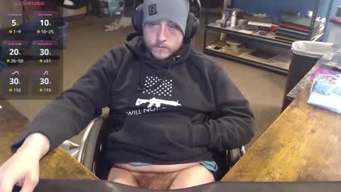 Snapshot of kneesdown321 chatting on 10.07.25 kneesdown321 online show from 10.07.25