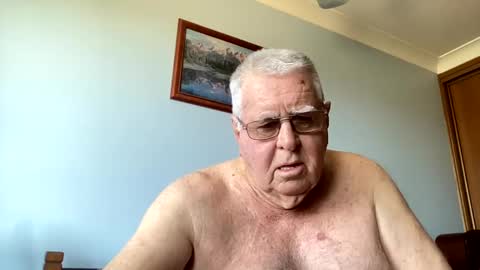 Snapshot of knights2001 chatting on 02.25.25 Aussiedude online show from 02.25.25